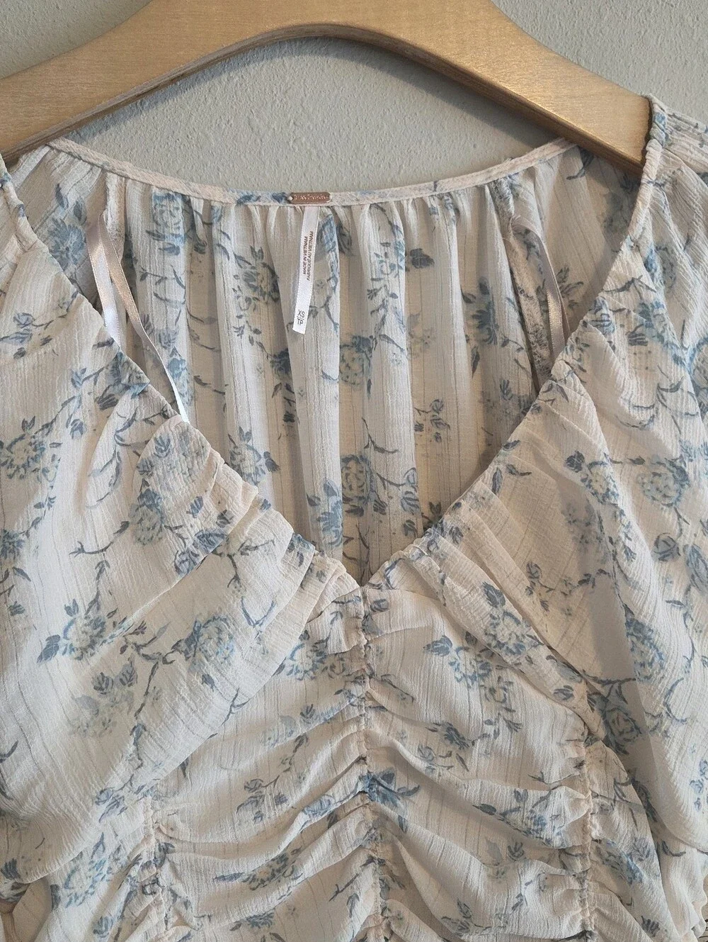 Free People Final Rose Blouse V-Neck Ruched Long-Sleeve Boho Cottage Sz XS
